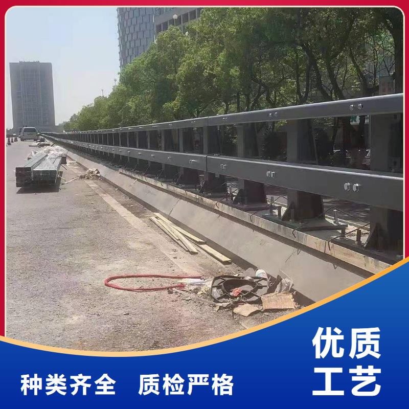 道路中央隔离栏杆多少钱一米